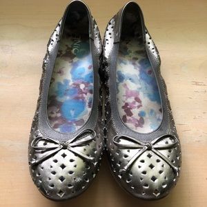 Vionic Pewter Flats